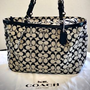 COACH Grey & Black Gently Used Shoulder Bag